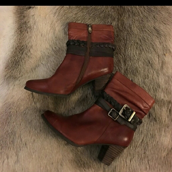 SOLD.  Spring Step L'Artiste Booties - Picture 2 of 4